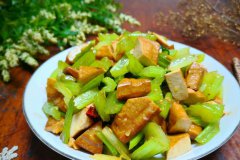 芹菜炒豆干怎么做 芹菜炒豆干怎么做