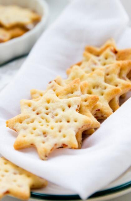 如何制作培根咸味饼干 菜谱宝