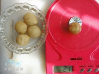 熊猫桃山月饼的做法步骤2