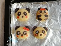 熊猫桃山月饼的做法步骤6