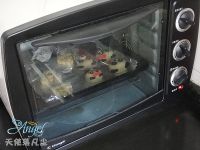 熊猫桃山月饼的做法步骤7