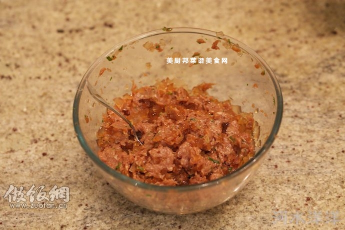 当心烫嘴-小笼包来了!