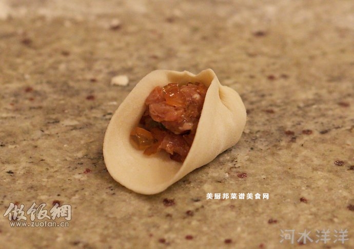 当心烫嘴-小笼包来了!