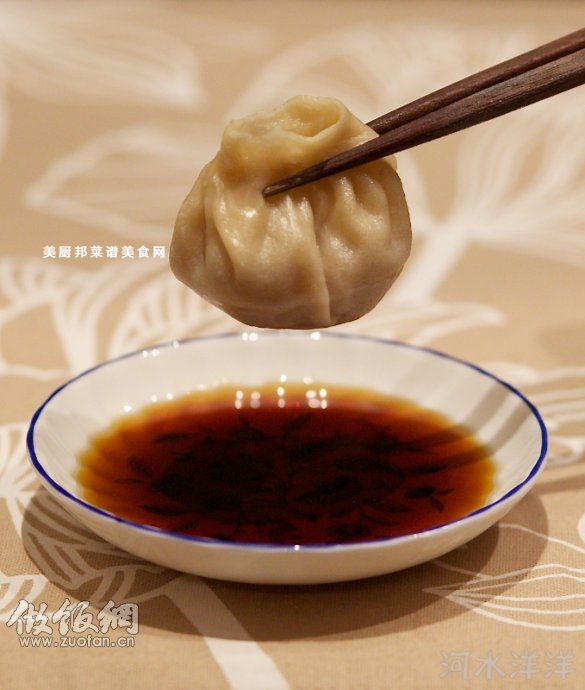 当心烫嘴-小笼包来了!