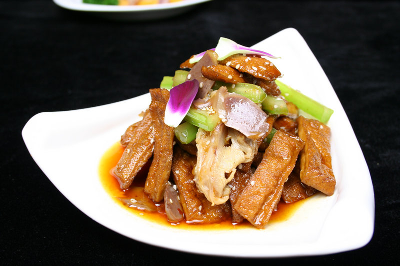 芹菜快速长高的方法 芹菜快速长高的方法视频