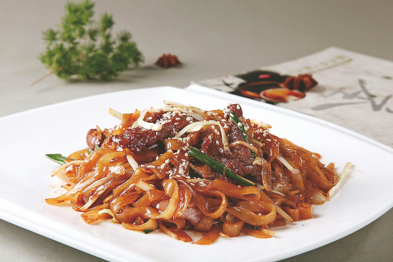 蛋糕小鱼和小羊 小鱼吃蛋糕视频