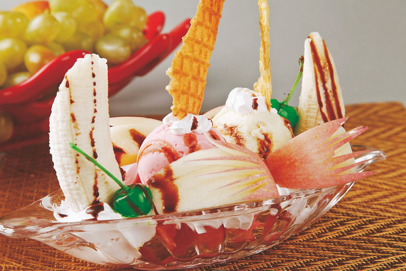 女孩生日蛋糕红色主题